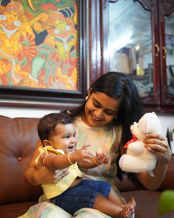 Aiswarya Akshay wearing Zoeymom