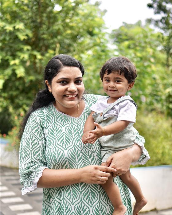 Jaimol wearing Zoeymom