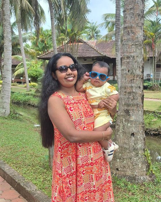 Uma Madhavan wearing Zoeymom